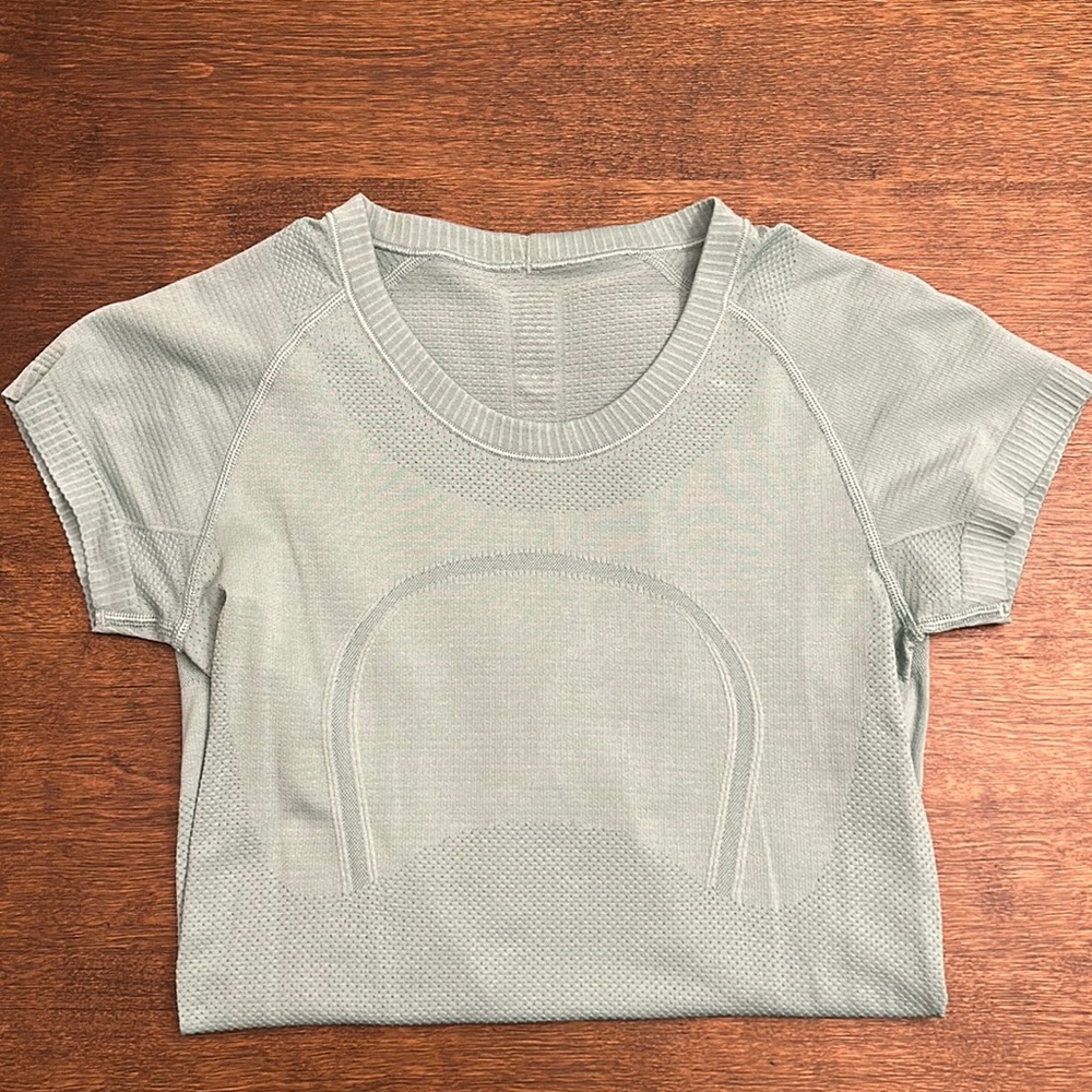 Lululemon Tidewater Teal swiftly Tech short sleeve, size 4